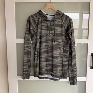 Anetik Camo SPF 30 hoodie- men’s M